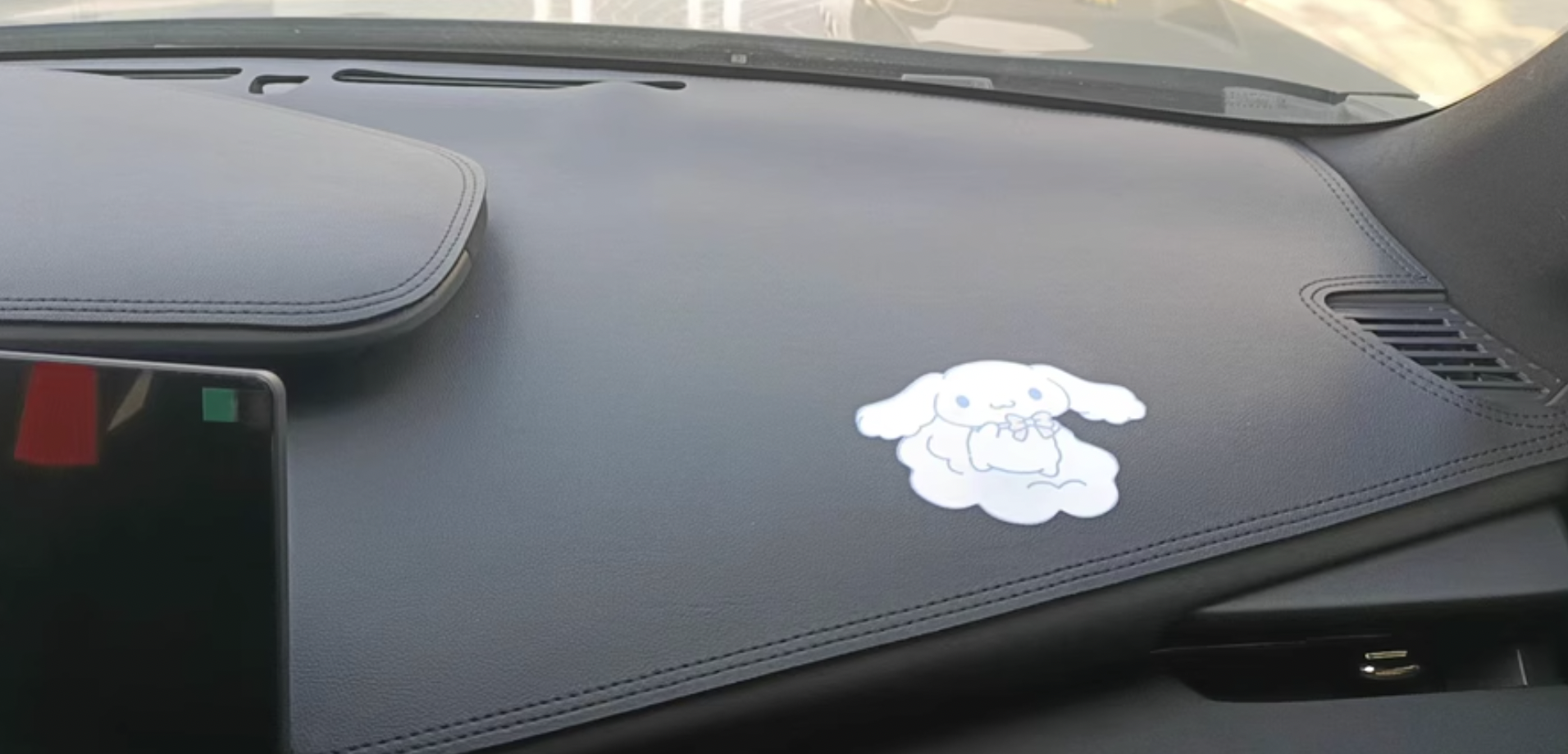 Xevaban.com ở 214 Giải Phóng là đơn vị chuyên cung cấp phụ kiện oto, đồ chơi oto, phụ kiện lynkco 06, đồ chơi lynkco 06, xevaban, 214 giải phóng, thảm taplo lynkco 06, trang trí taplo lynkco 06, thảm lót taplo lynkco 06.